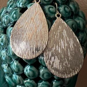 Textured tear shape Gold drop earrings NWOT